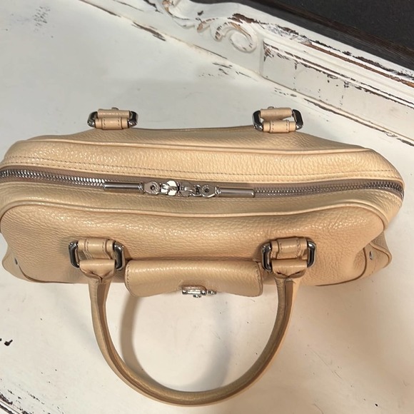 BURBERRY Creamy Tan Leather Rolled Handle Button Lock Bag - Picture 8 of 16